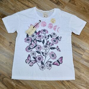 🔹️NWT Recycled Threads White w/Floral & Butterfly Print Short Sleeve Top Medium